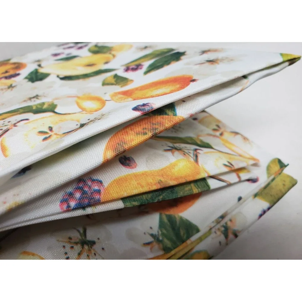 1 Printed Fabric Tablecloth, 70